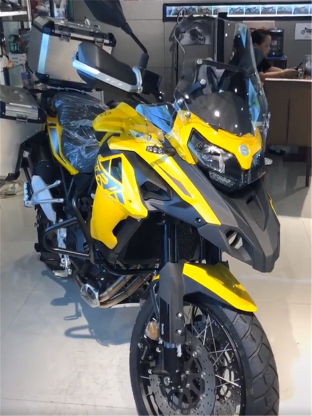 "皮卡丘"配色的金鹏502,2020款车型,排量499cc,上街拉风