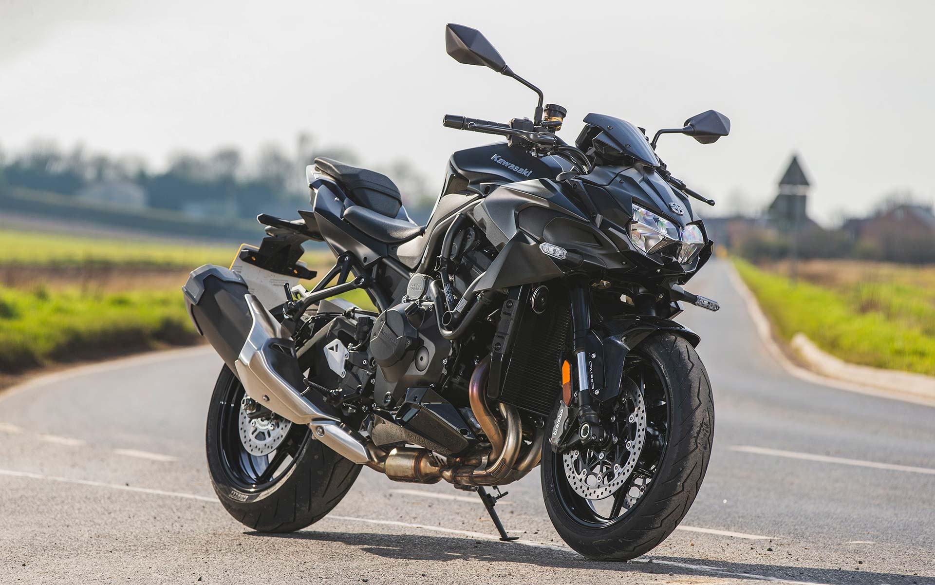 首款机械增压街车到底有多强? 川崎zh2外媒性能测试