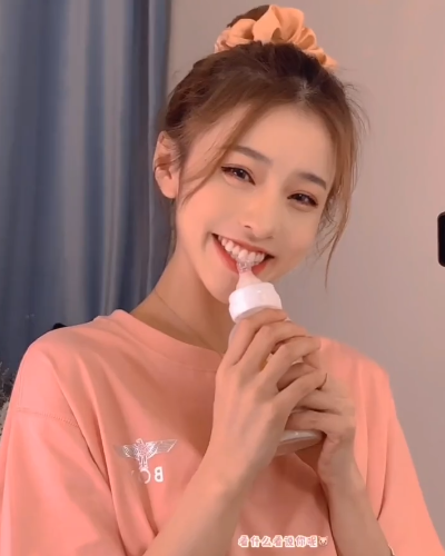 刘思瑶滤镜开的有多大?看到她奶瓶中牛奶的颜色,欺负我没喝过吗