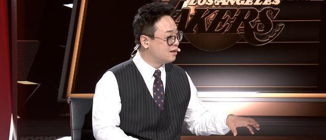 柯凡解说湖人的比赛了,事到如今詹密对他释怀了没有