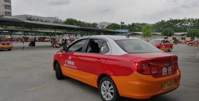 很多拿到c1证的学员为什么都有买台教练车的想法原因很简单