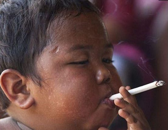 小男孩|父母|吸烟_新浪新闻