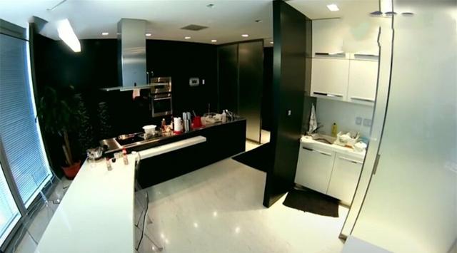 华谊总裁王中磊的豪宅!电梯开门直接进户,黑色墙面高冷范十足!