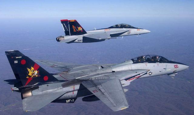 f14战斗机可变后掠翼的大猫美国海军舰载机的巅峰作品