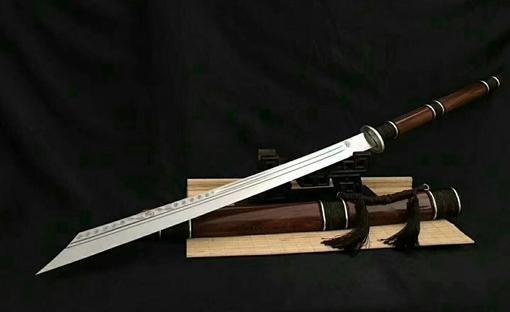 古代冷兵器时代游牧民族用弯刀中原政权用直刀大有玄机