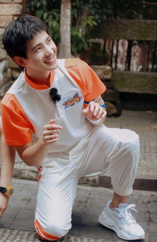 杨洋时隔五年重回综艺成绩不俗播出后指数持续攀升后劲足