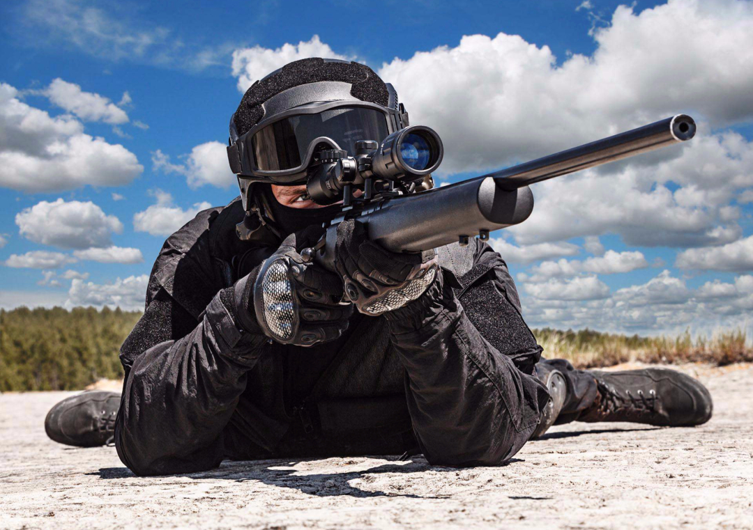 狙击手暴露位置要撤离,连枪都可以扔掉,但有一样东西必须带走?