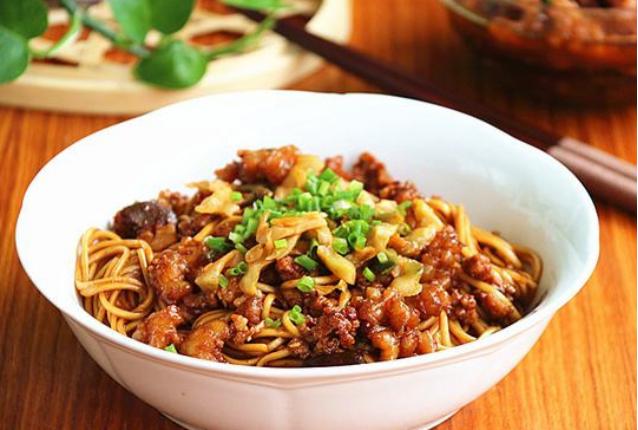 吃货美食:香菇滑鸡,香菇豆干肉燥酱拌面,可乐鸡翅,蒜蓉龙利鱼