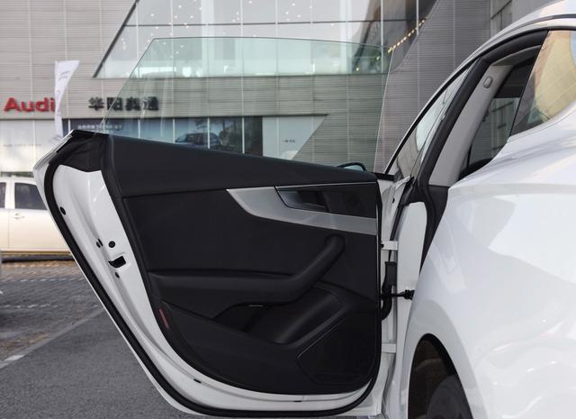 无边框车门溜背车身破百65秒奥迪a5不愧是男人的梦想