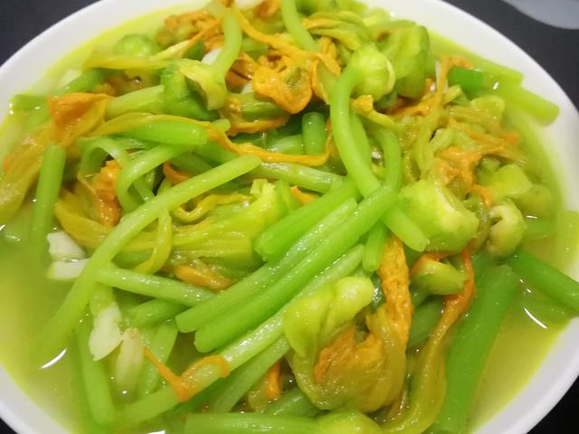 颜值超高,清淡甘甜,色泽金黄的"全能蔬菜"南瓜花,做