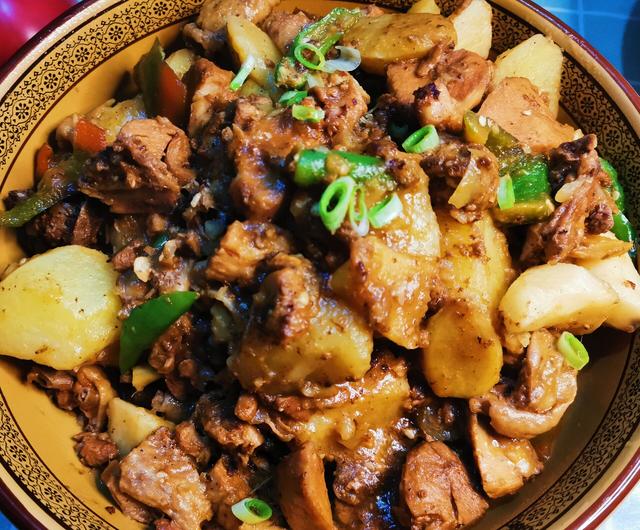 一个土豆与半只鸡的故事,哇塞那个口味鲜美,营养丰富