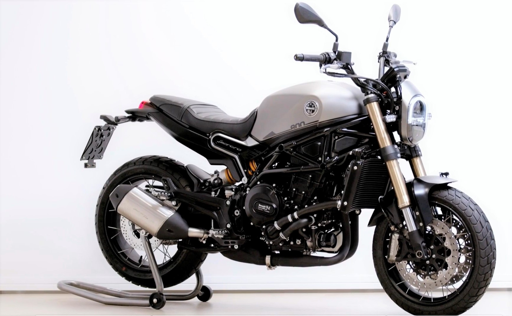 贝纳利三车齐发 幼狮800售价55800-59800元 网友高呼凉凉