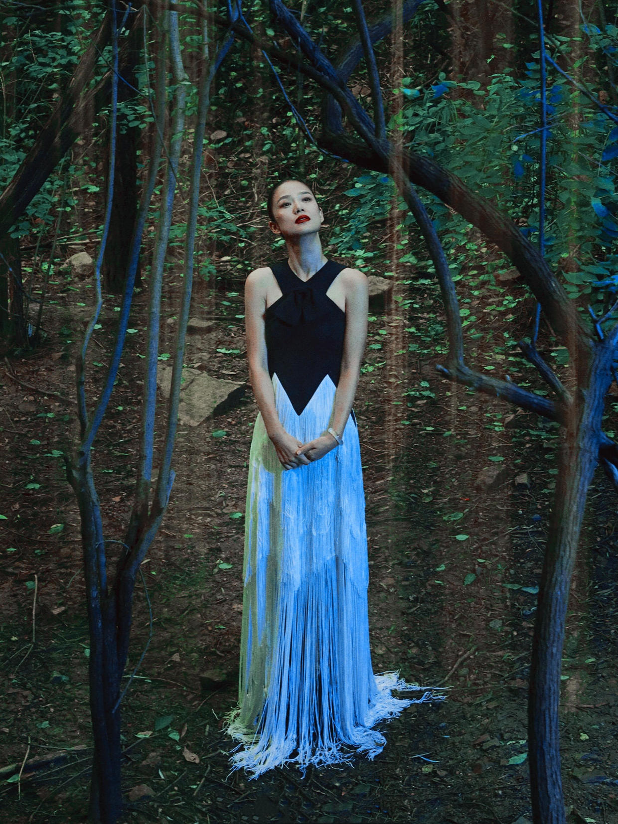 正文            设计小细节:采用露背设计来展露出美背,这也是显示出