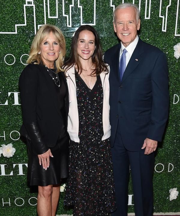 拜登和小女儿太亲昵78岁还要牵手拥抱略油腻多少有点说不过去