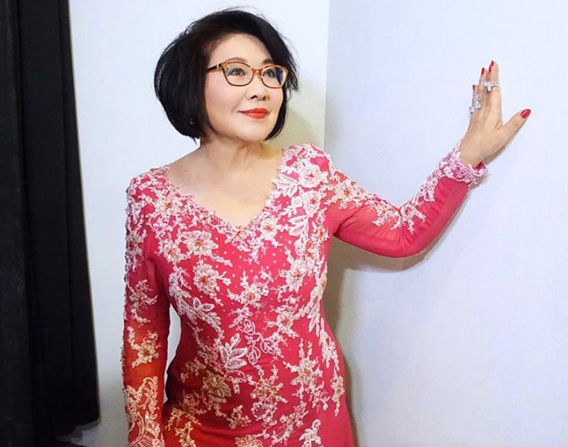 70岁李司棋晒少女旧照不施粉黛却很清纯网友不愧是香港公主