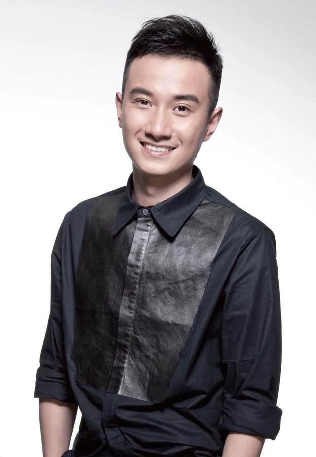 这绝对是一部神奇的电影,因为剧中演员不是出轨就是当小三