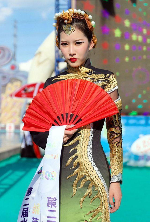 第二届水上皇后大赛,比基尼与京剧元素混搭,发扬国粹美出特色