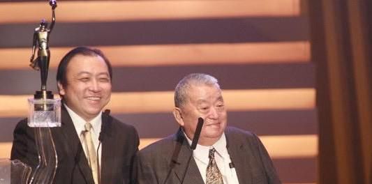 对香港电影事业有巨大贡献,著名导演杜琪峰就是王天林的徒弟