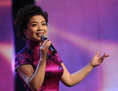 她23次登上春晚,却为照顾病重父亲隐退5年,如今50岁仍风韵犹存