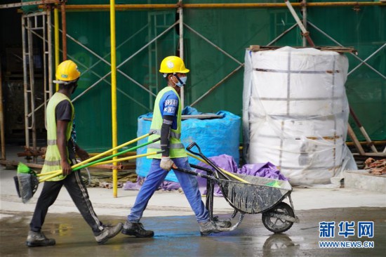 中国港湾科伦坡房建项目封顶