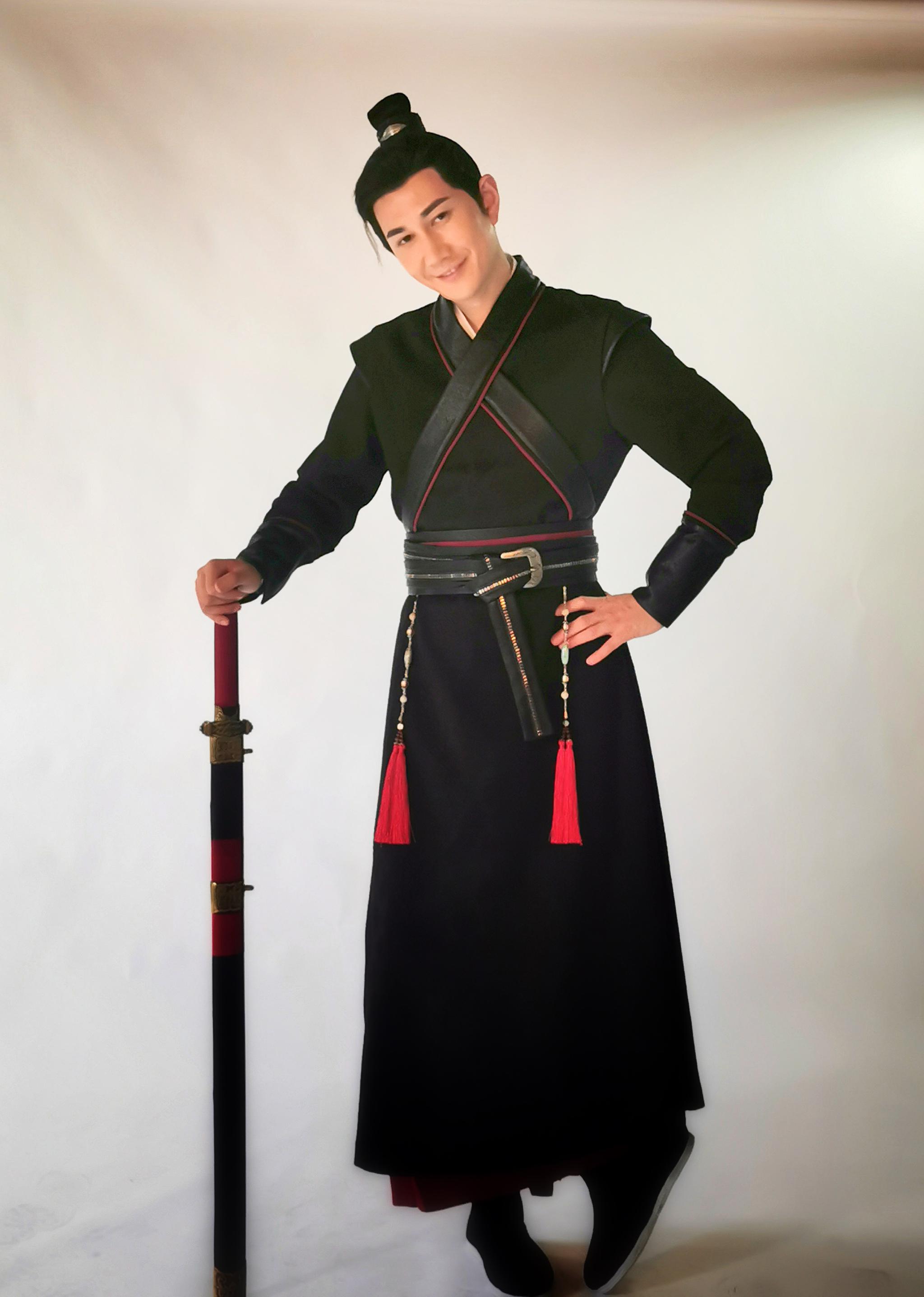 何明翰《金色索玛花》热拍 深受主流题材青睐塑造正能量角色