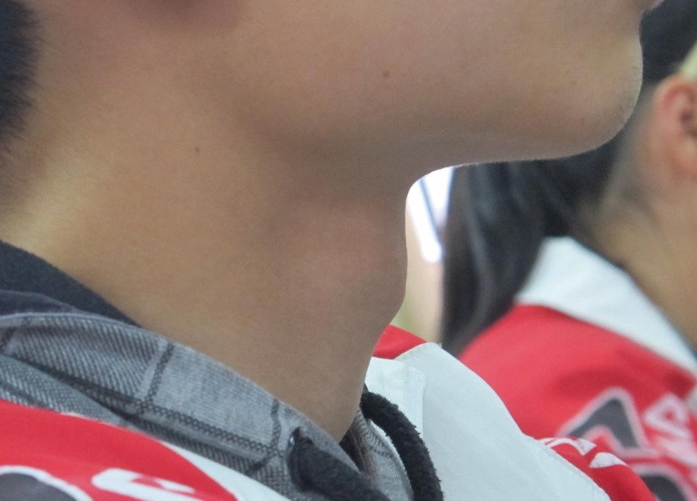 不是长不高,而是晚发育,这些特征都是信号灯|发育|喉结|男孩_新浪新闻