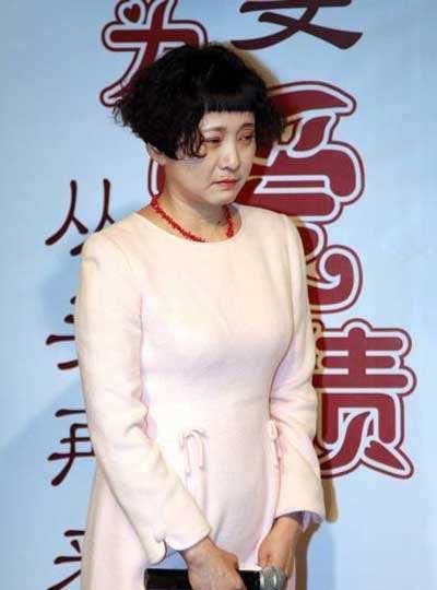 因红楼梦成名的安雯去夜总会卖唱为丈夫还债现状惹人唏嘘