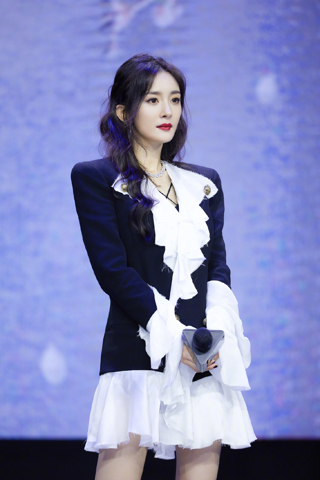 杨幂穿闪钻亮片连衣裙高级惊艳穿西服裙装干练时髦女王范十足