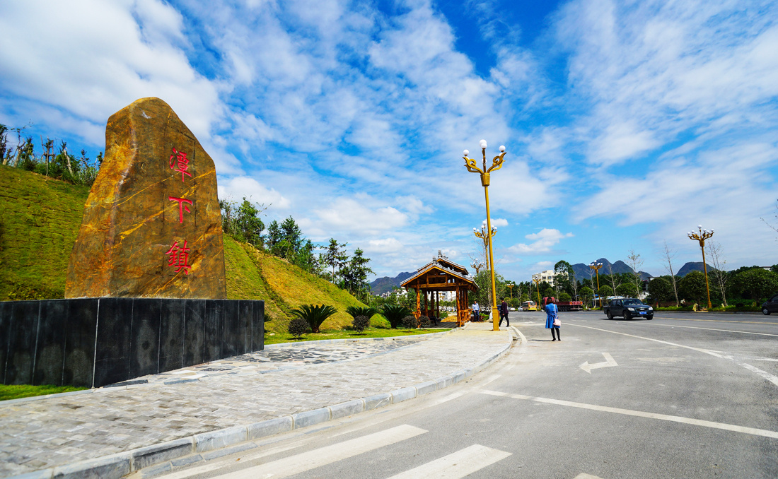 桂林市灵川县甘棠江畔呈异彩潭下古镇展新颜