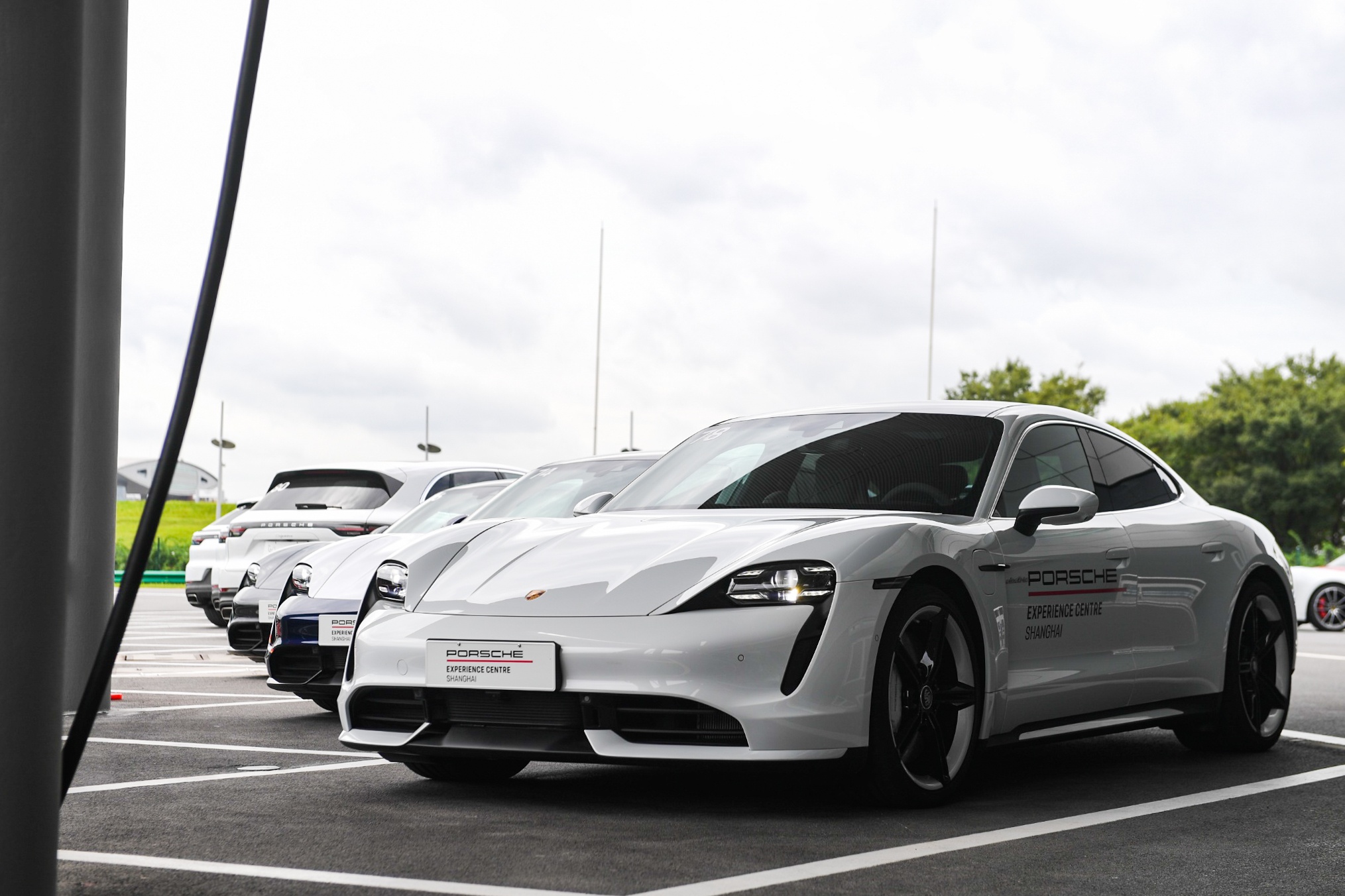 而最新发布的家族第四位成员全新taycan则将于今年12