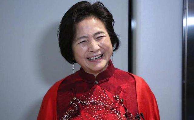 18岁闪婚弃子33年抢走郑佩佩男友作女亦舒的彪悍人生