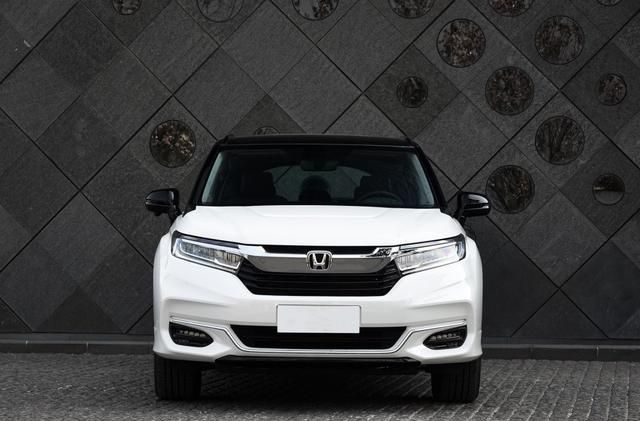 2020款冠道还采用了和路虎同款的双拼色车身设计,更加时尚年轻化,车头