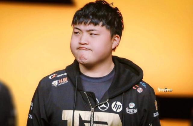 拳头宣布S11继续在中国举办,uzi也传来好消息,明年可能会回归休闲区蓝鸢梦想 - Www.slyday.coM 拳头宣布S11继续在中国举办,uzi也传来好消息,明年可能会回归休闲区蓝鸢梦想 - Www.slyday.coM