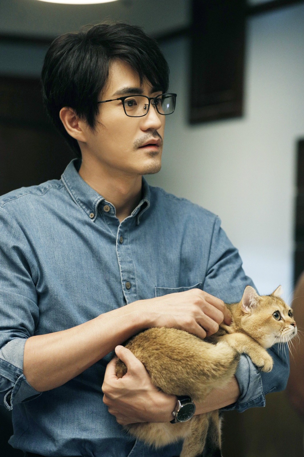 陈屿机场被送鱼 杨玏机智回应引热议