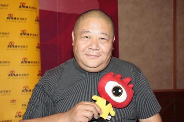 荧幕上演小角色生活中的大孝子54岁老来得女将妻儿宠上天