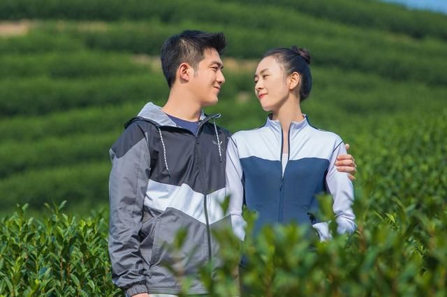 许凯给李泽锋打call,担心会掉粉 戏精网友:会变坏