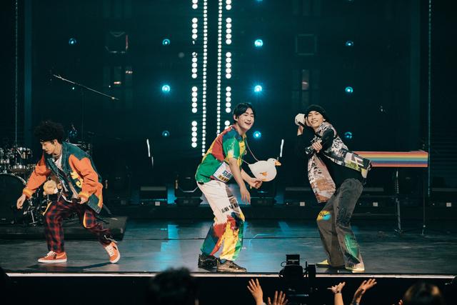 明日之子乐团季三人乐团初亮相02杨润泽funk音乐引朴树热舞