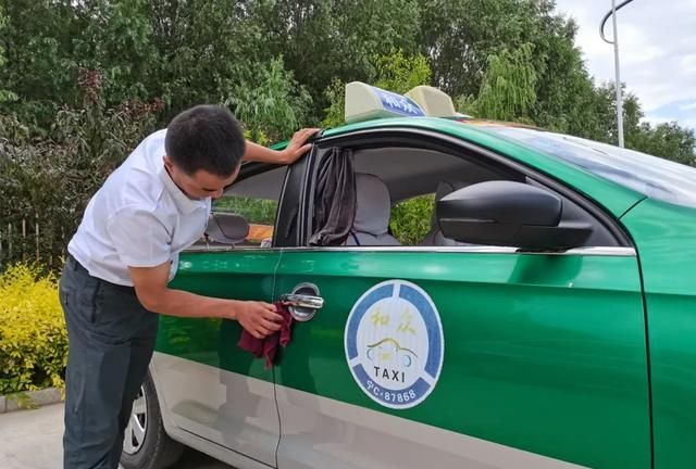 吴忠市出租车行业诚信发展和谐共赢