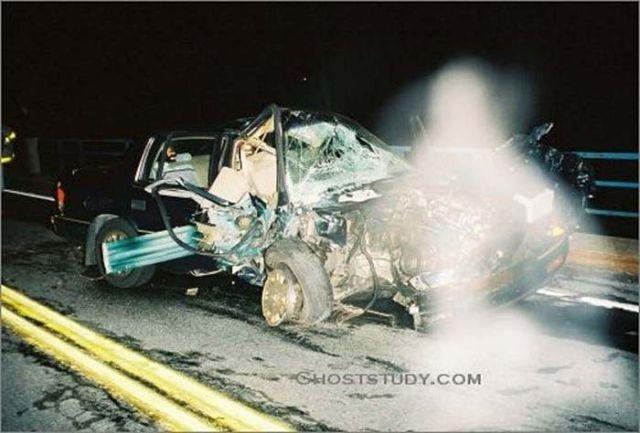 10张灵异照片没法解释背后的故事灵异照片中惊现女幽灵胆小慎入