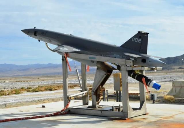 美军f15挂载无人机画面曝光,"忠诚僚机"计划又进一步