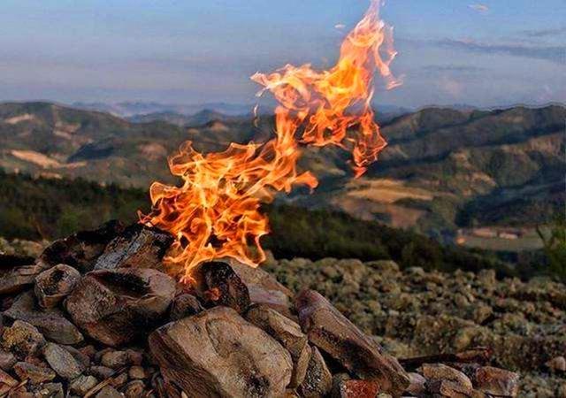 世界上最呆萌的火山只有1米左右高竟被游客用来烧烤煮饭