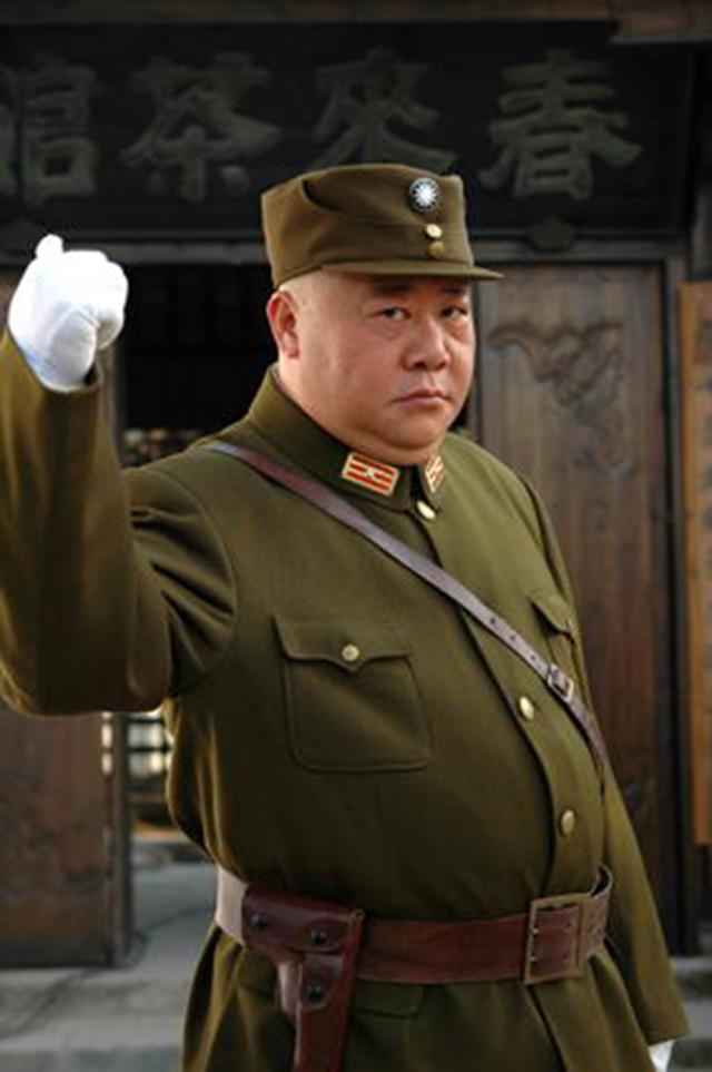 荧幕上演小角色生活中的大孝子54岁老来得女将妻儿宠上天