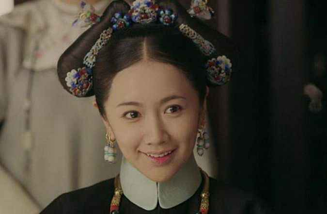 她被父亲强行送入宫中,因恨痛恨皇帝,反被皇上宠爱一生