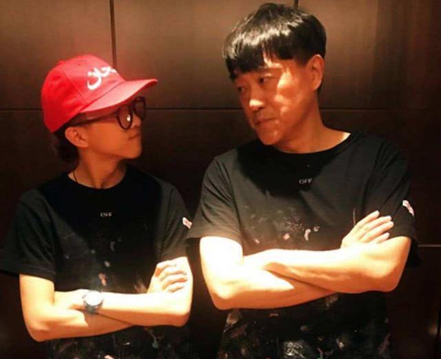 迎娶暗恋14年的同桌,从不发妻子照片,有种深情叫何冰