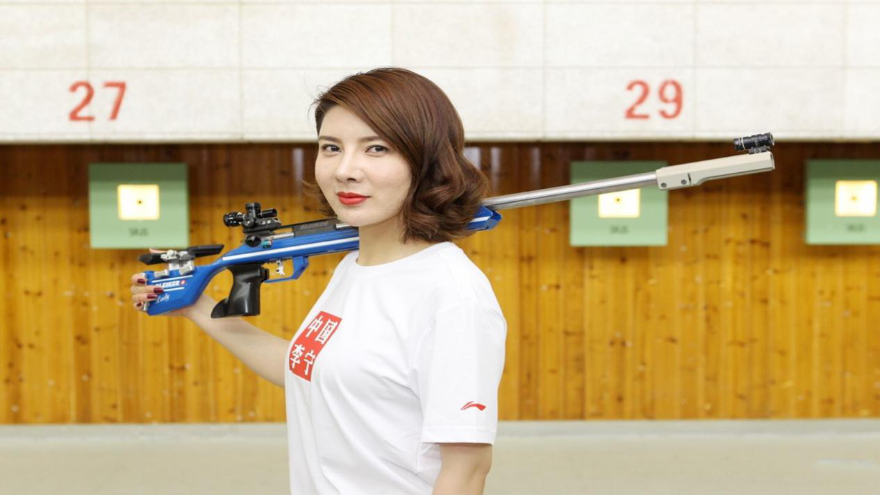 射击奥运冠军杜丽,与小4岁师弟结婚,两人孕有一子生活幸福