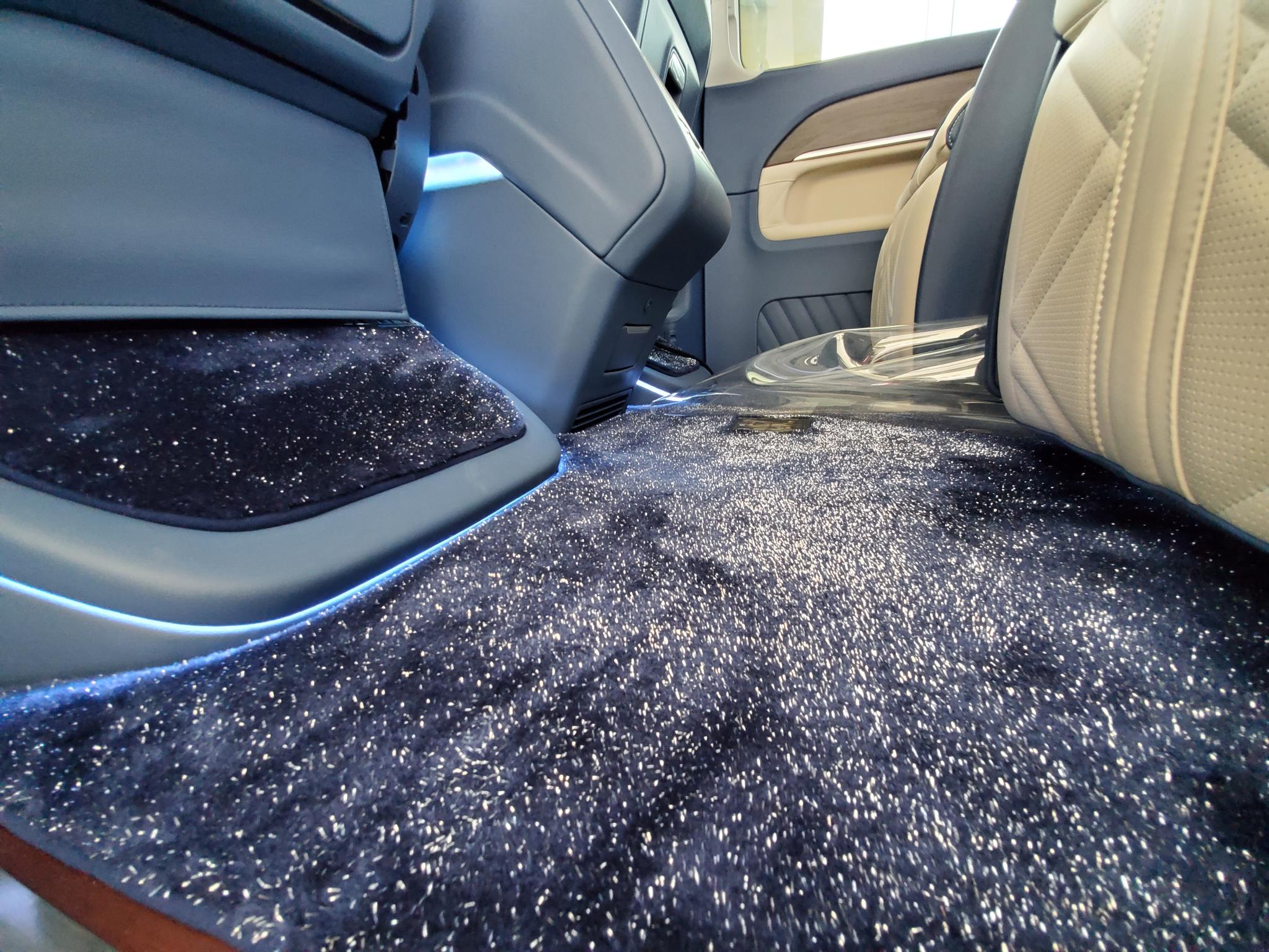 最新超级火爆的一款奔驰v260l 蓝白内饰设计-新浪汽车