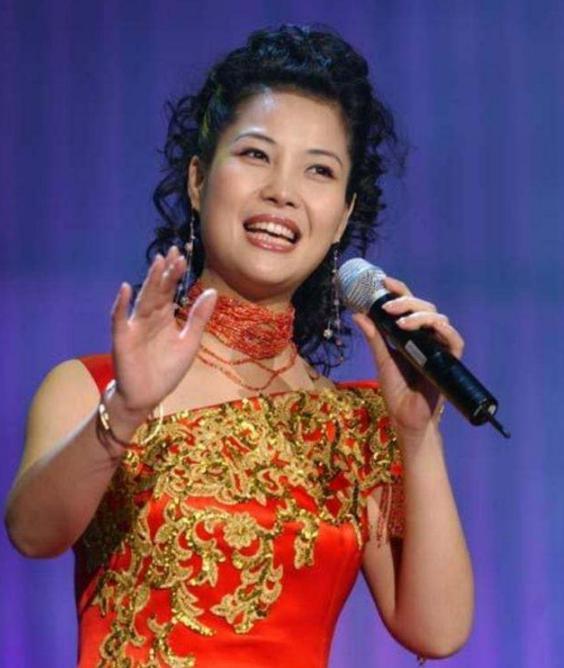 不顾父母阻拦执意嫁大27岁李双江忘年恋中梦鸽真的幸福吗