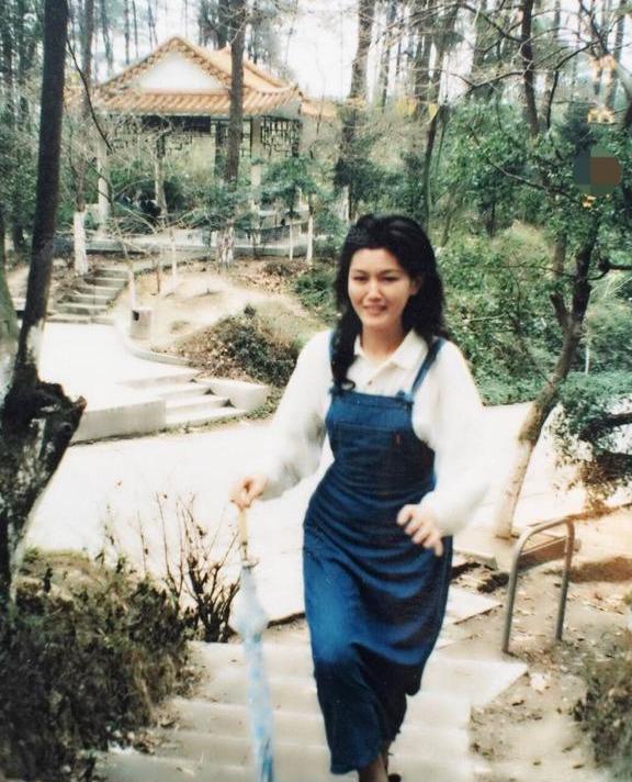 艺人张艺兴妈妈首曝光,exo团员妈妈们气质相当惊艳