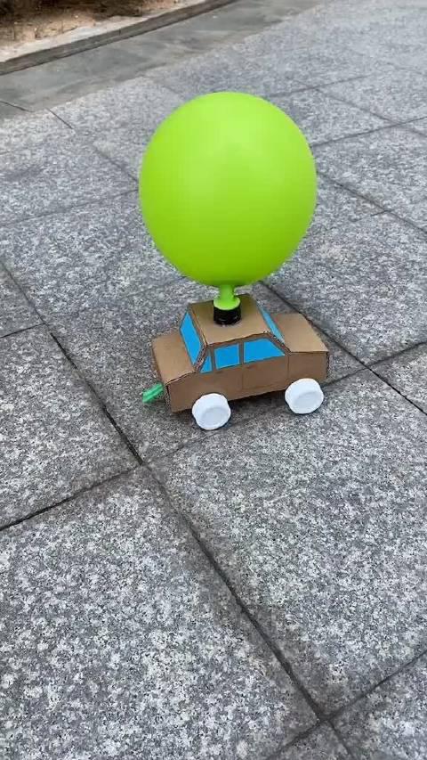 废物利用,给孩子做个好玩的小汽车~(cr.猪猪小手工)_新浪新闻