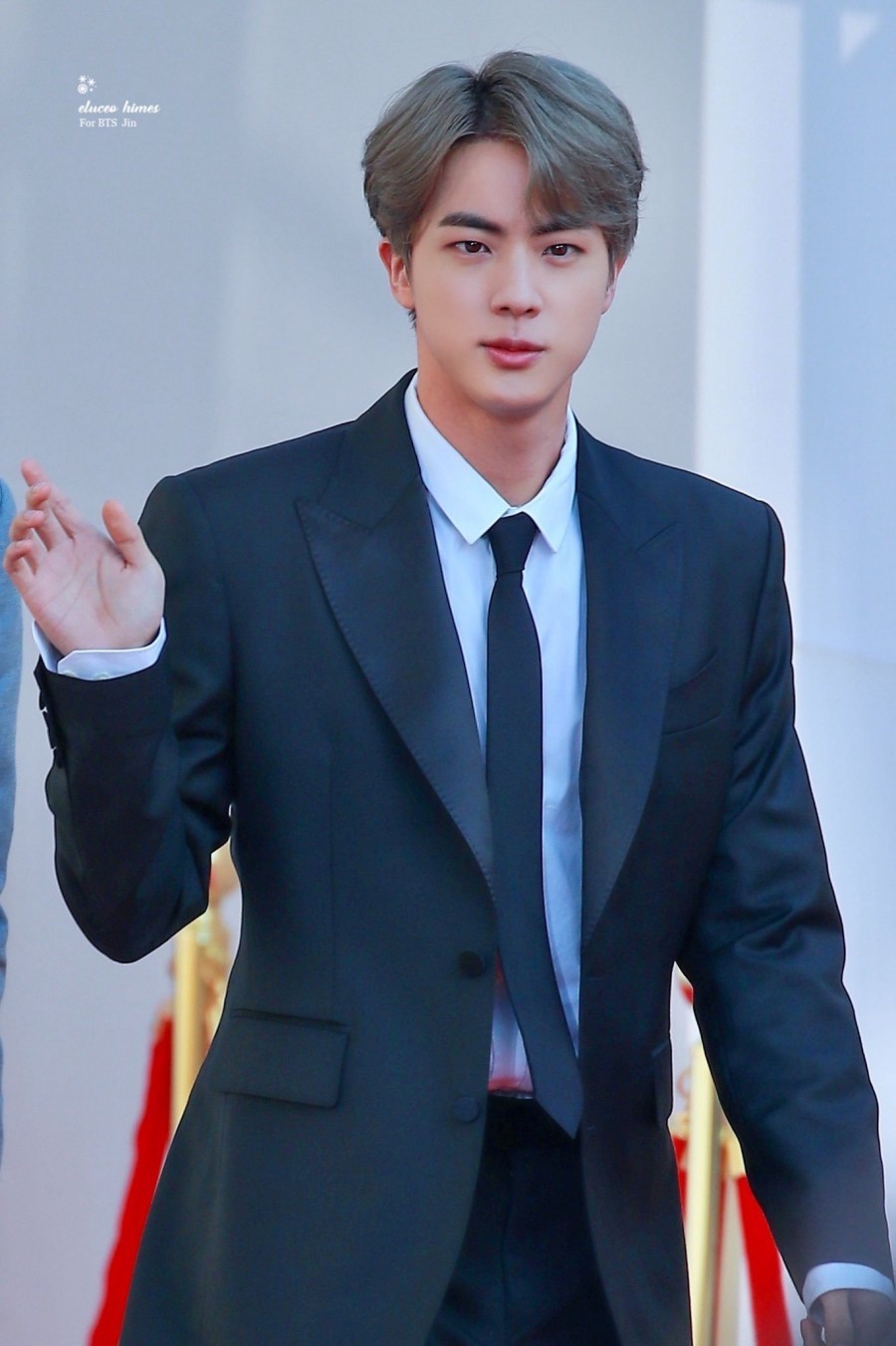 在全民服役的韩国,男艺人都希望提早入伍的原因是什么?